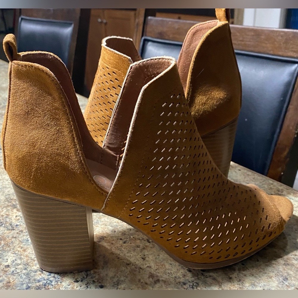 Women’s Brown Suede Shoes